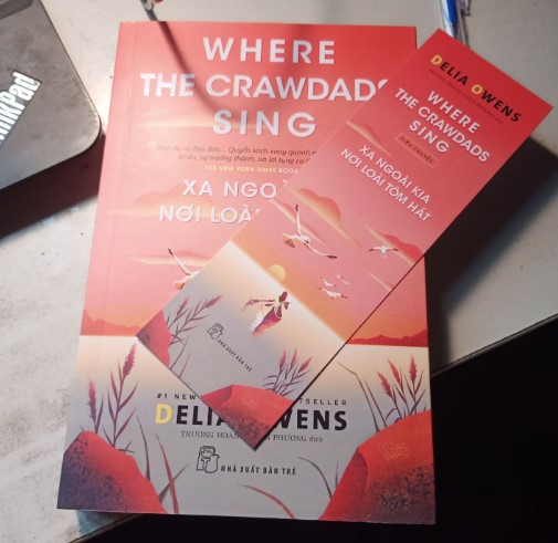 THI HUYNH - Review sách Xa Ngoài Kia Nơi Loài Tôm Hát - Delia Owens